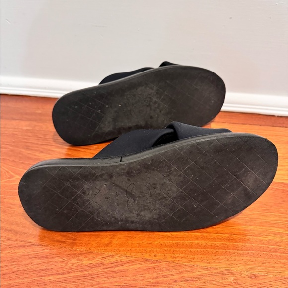 Chanel Interlocking CC Crossover Leather Bottom Slides - Worn Once! Size 37 - Picture 4 of 8